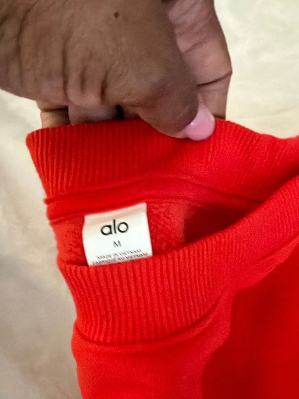 Alo Yoga Cropped Accolade Crewneck - Bright Red SZ M